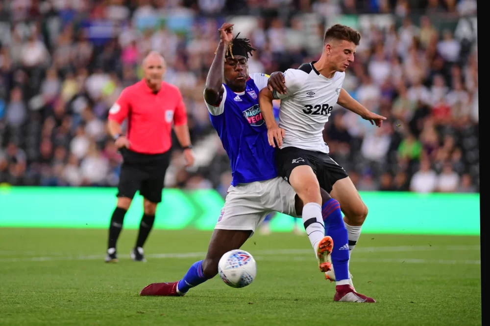 Mount_chalobah_Derby_ipswich_2180818_024.webp